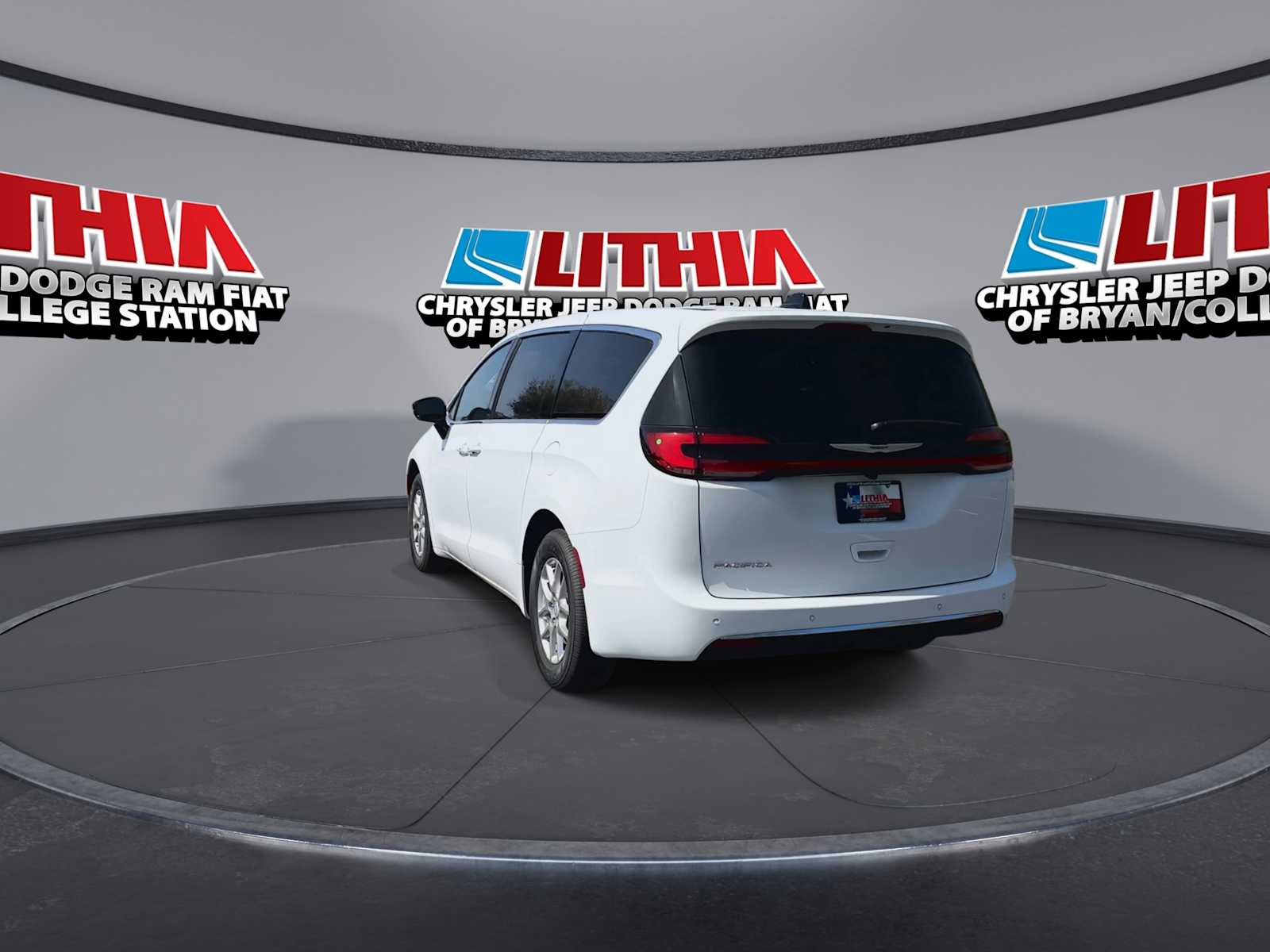 Thumbnail: 2026 Chrysler Pacifica - 6