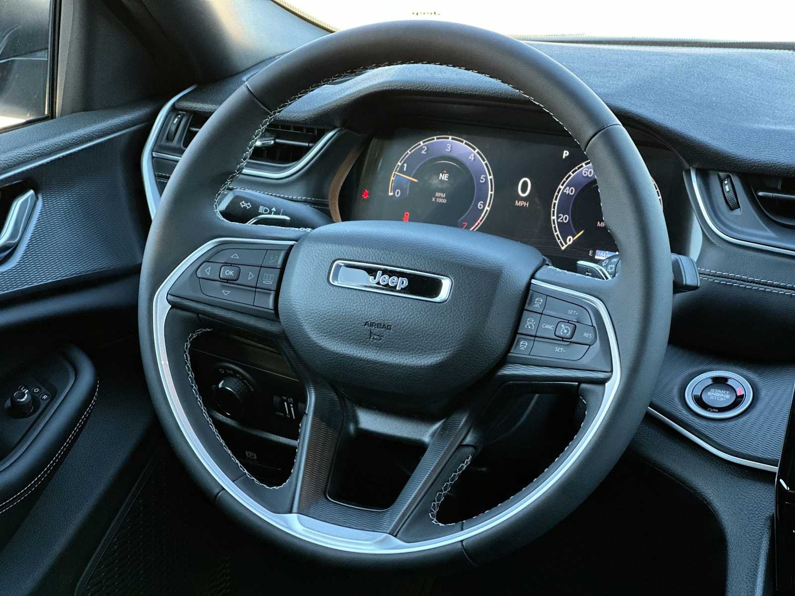 Thumbnail: 2025 Jeep Grand Cherokee - 27