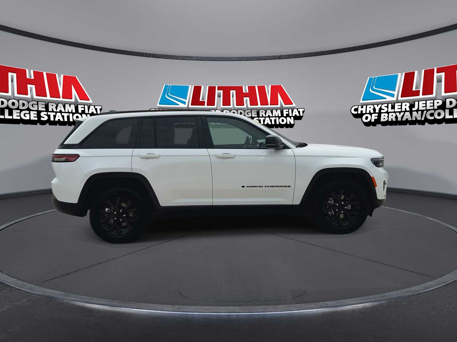 Thumbnail: 2024 Jeep Grand Cherokee - 9