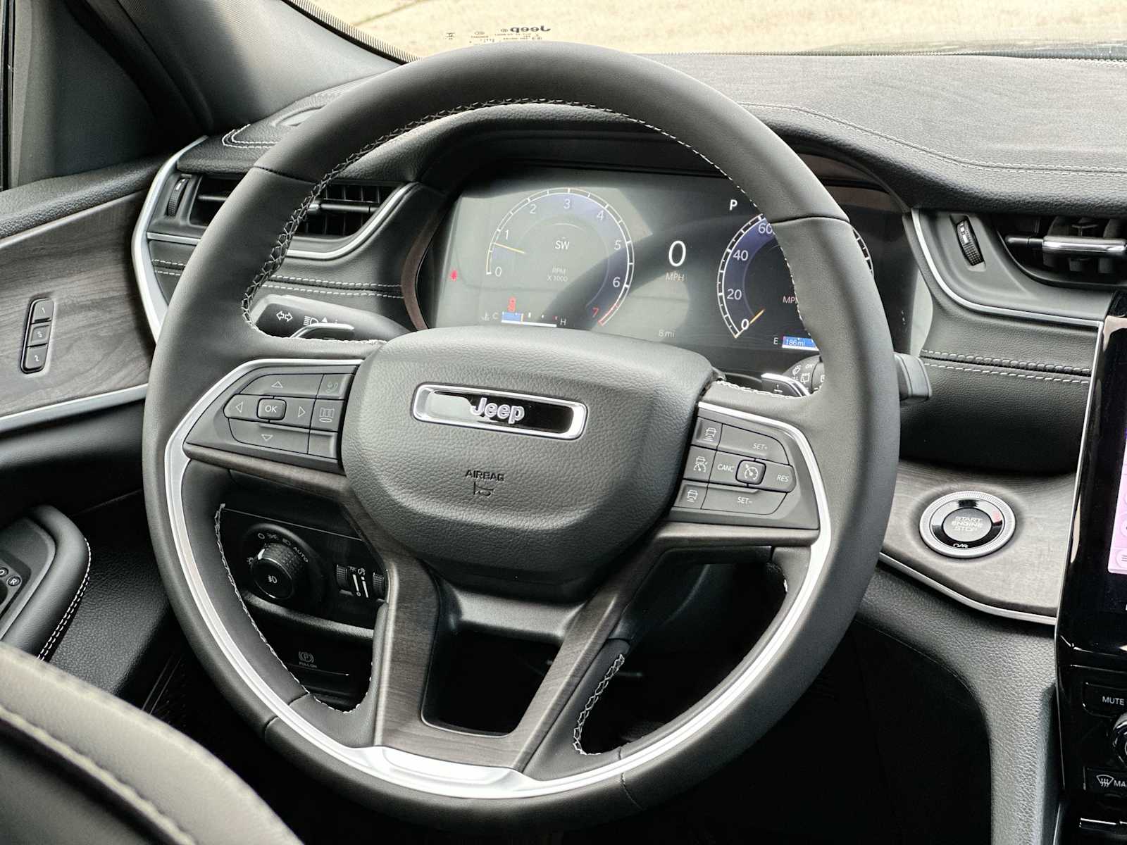 Thumbnail: 2025 Jeep Grand Cherokee - 27