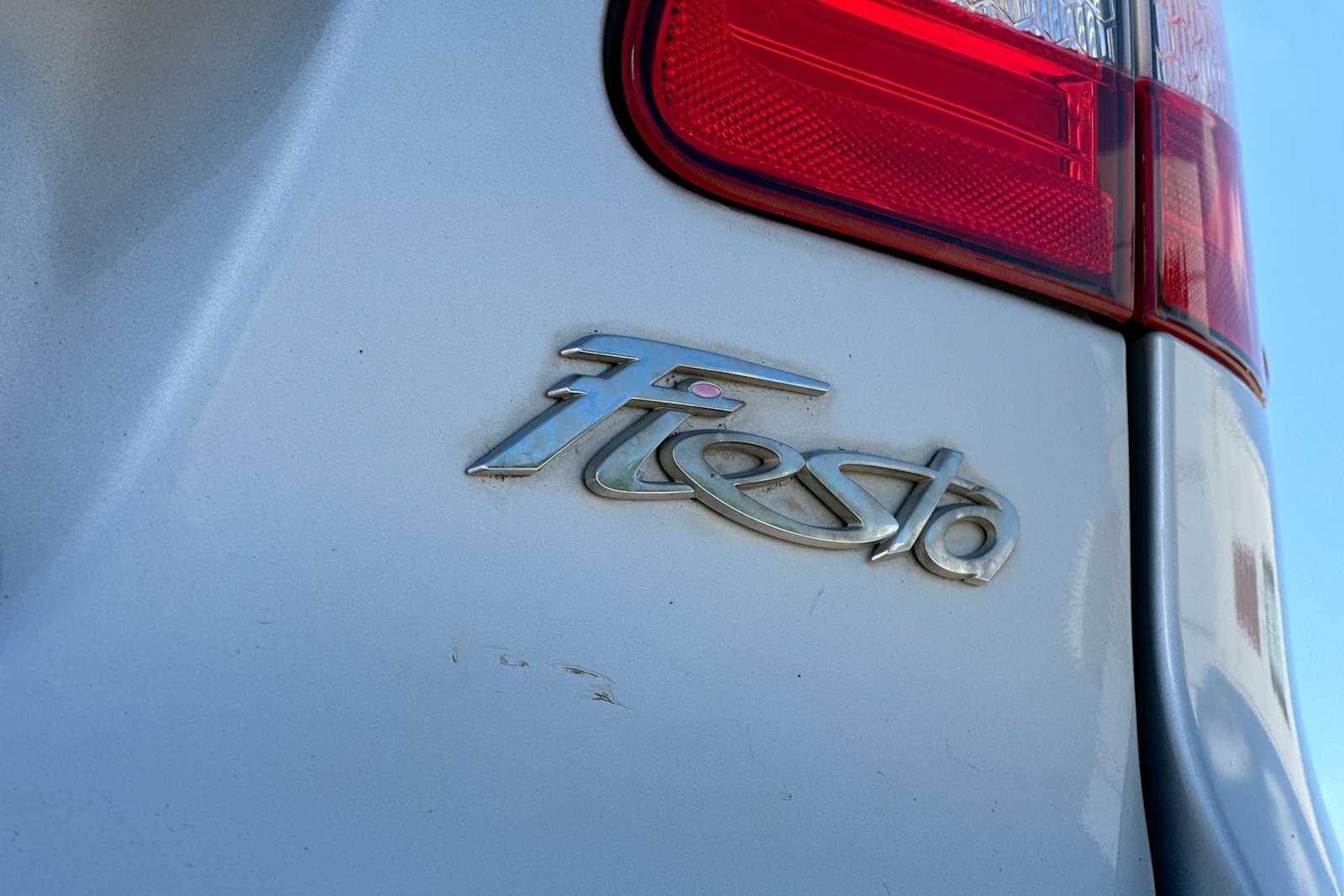 2012 Ford Fiesta S 15
