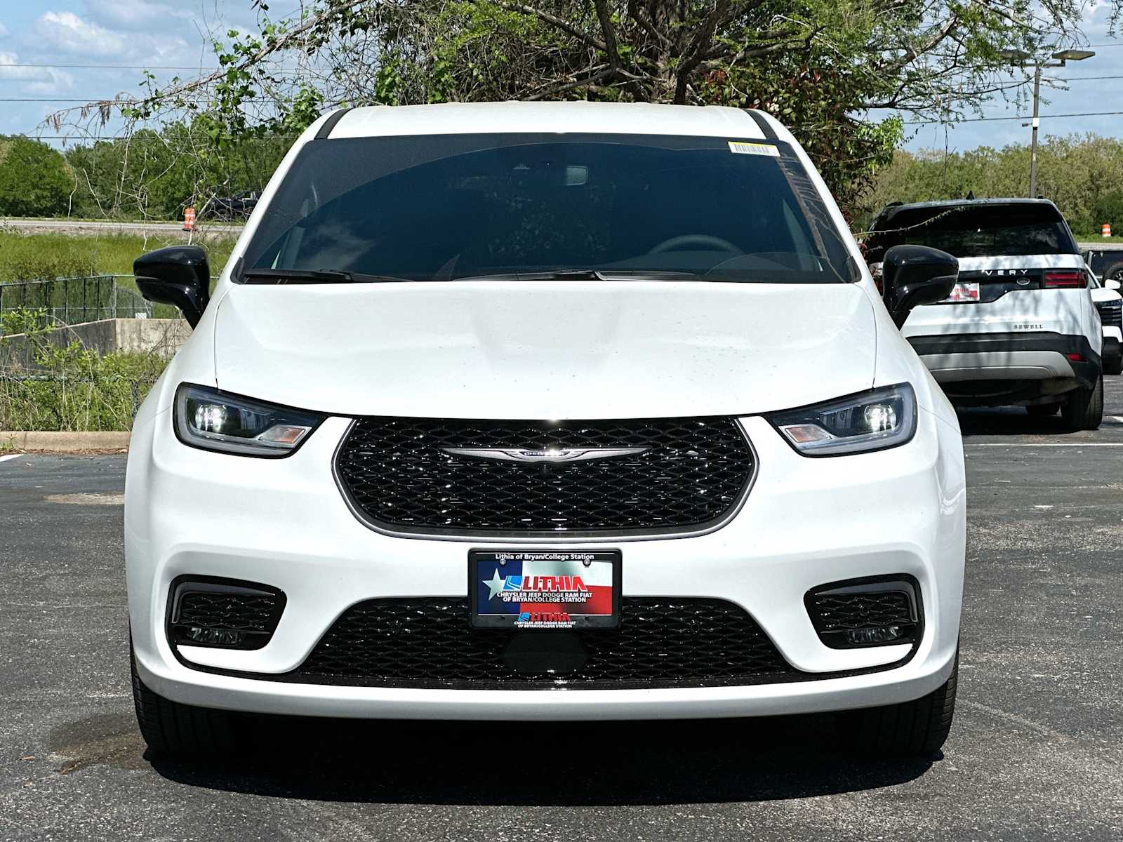 Thumbnail: 2026 Chrysler Pacifica - 10