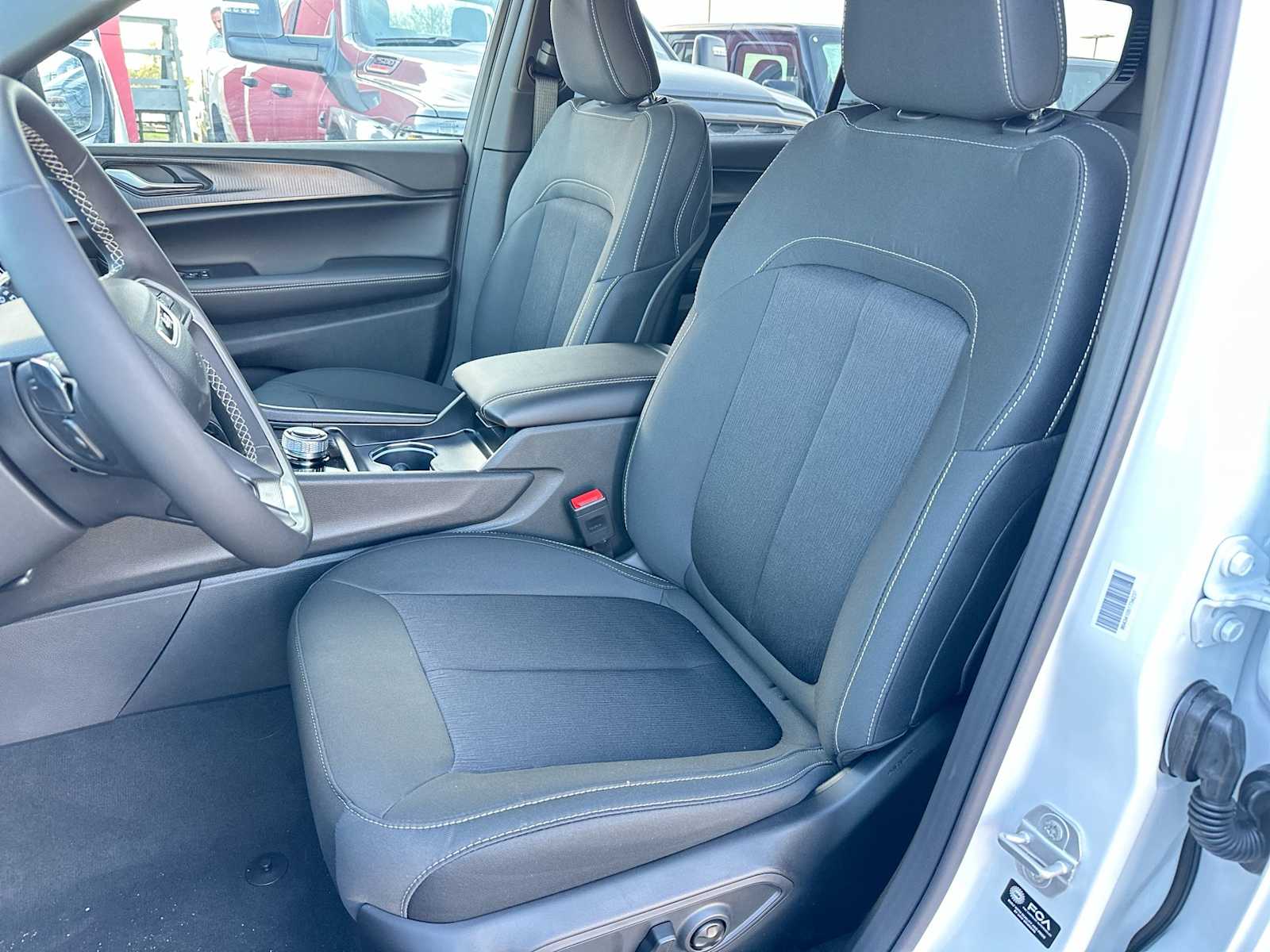 Thumbnail: 2025 Jeep Grand Cherokee - 17