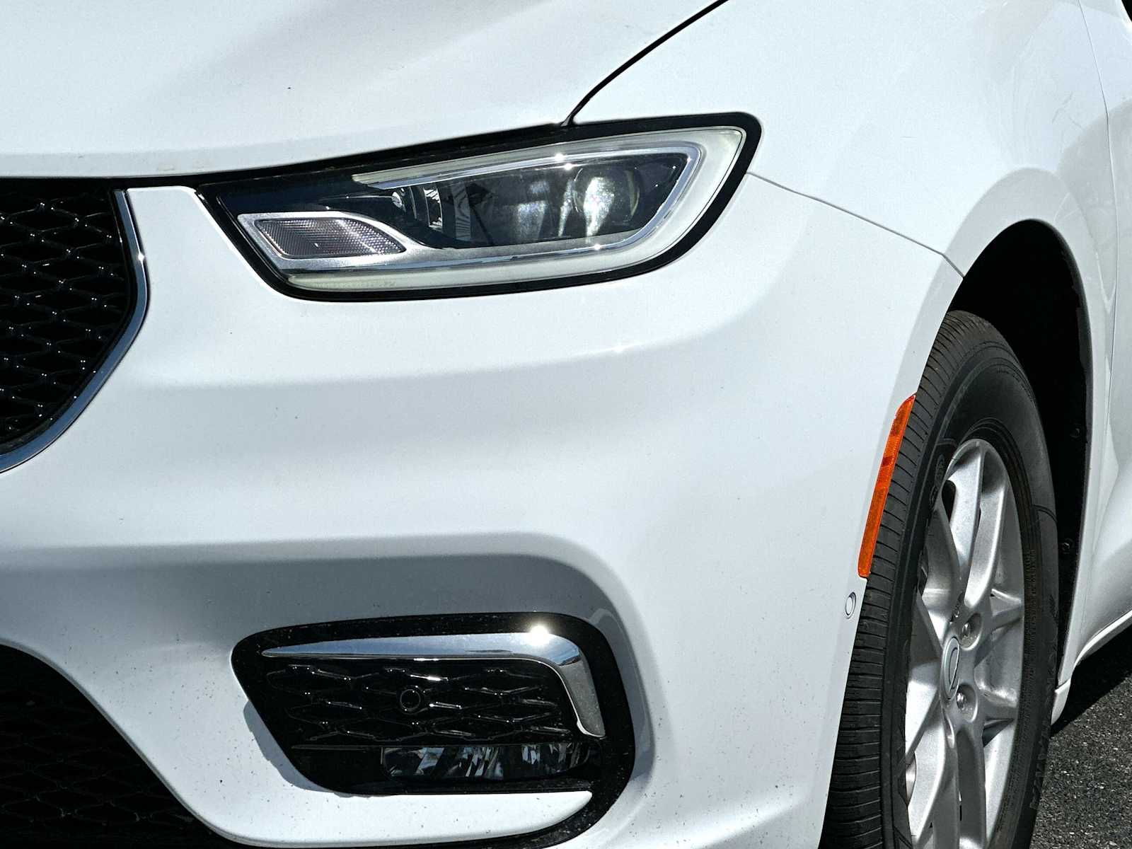 Thumbnail: 2026 Chrysler Pacifica - 16