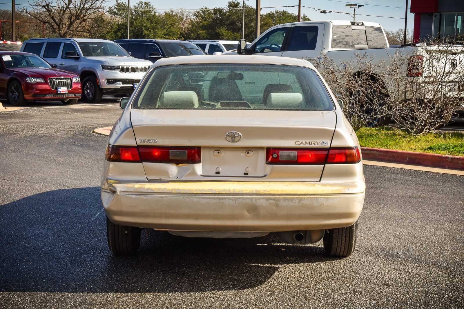 1998 Toyota Camry LE 12