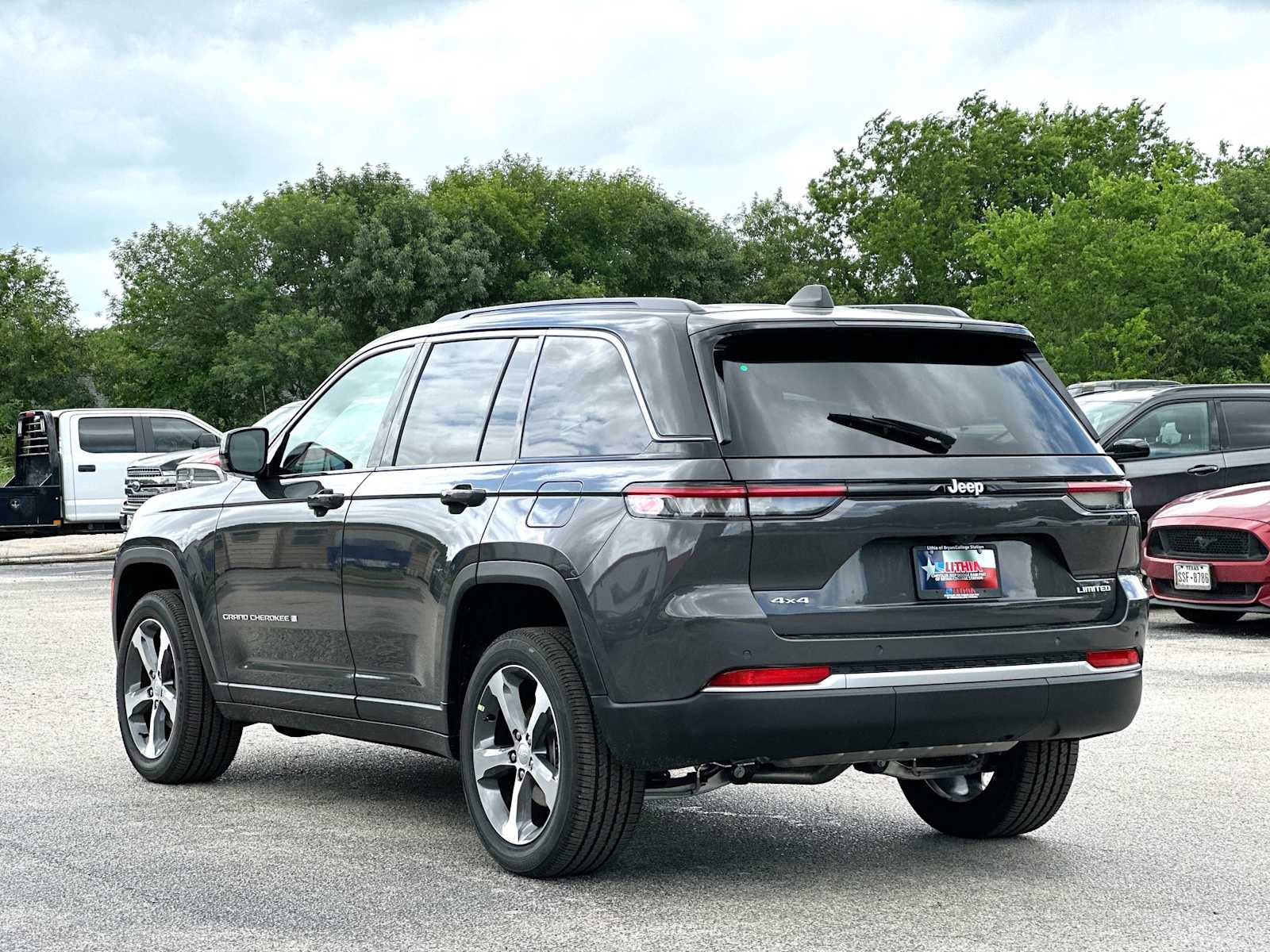 Thumbnail: 2026 Jeep Grand Cherokee - 13