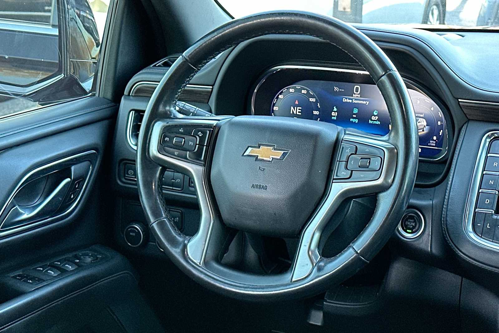 2022 Chevrolet Suburban LT 27