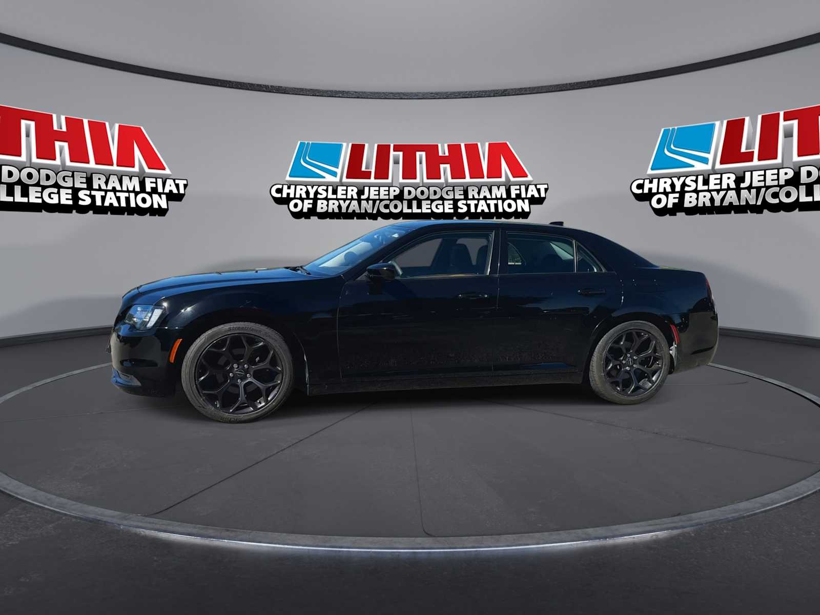 Thumbnail: 2019 Chrysler 300 - 4