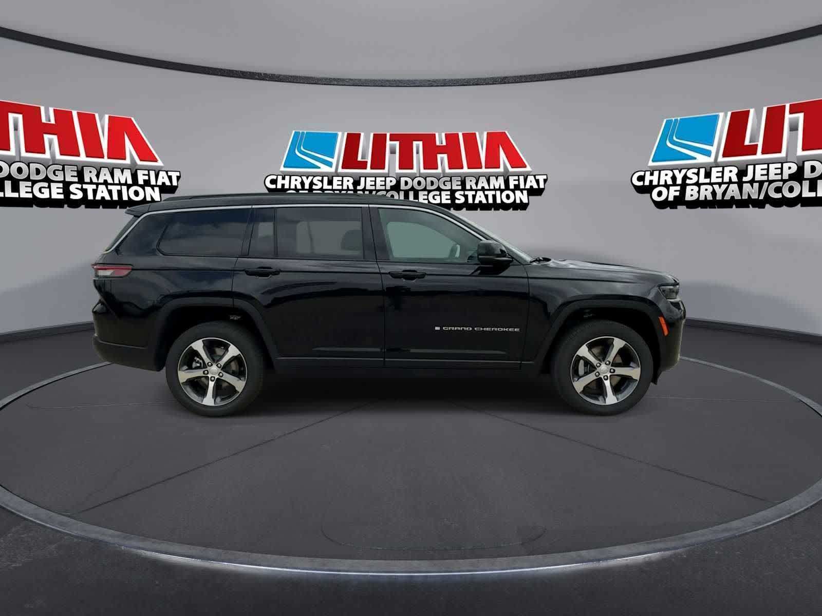Thumbnail: 2026 Jeep Grand Cherokee - 9