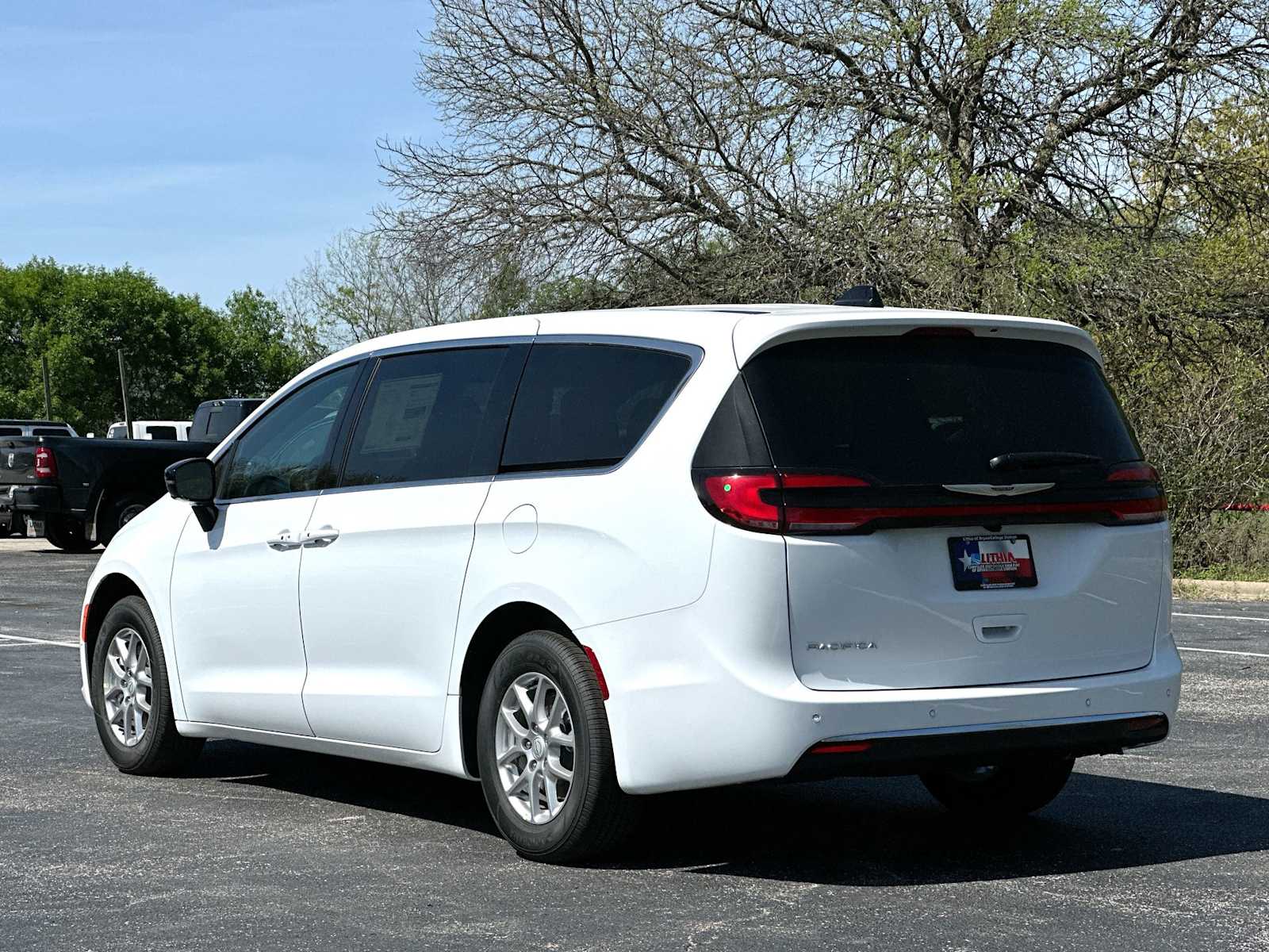 Thumbnail: 2026 Chrysler Pacifica - 13