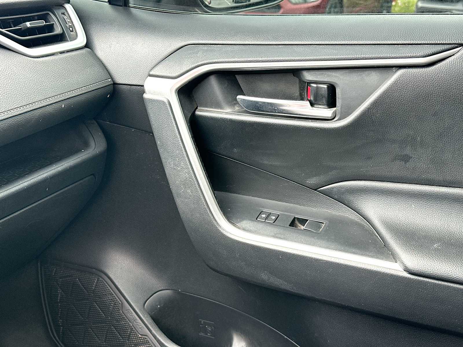 Thumbnail: 2020 Toyota RAV4 - 28