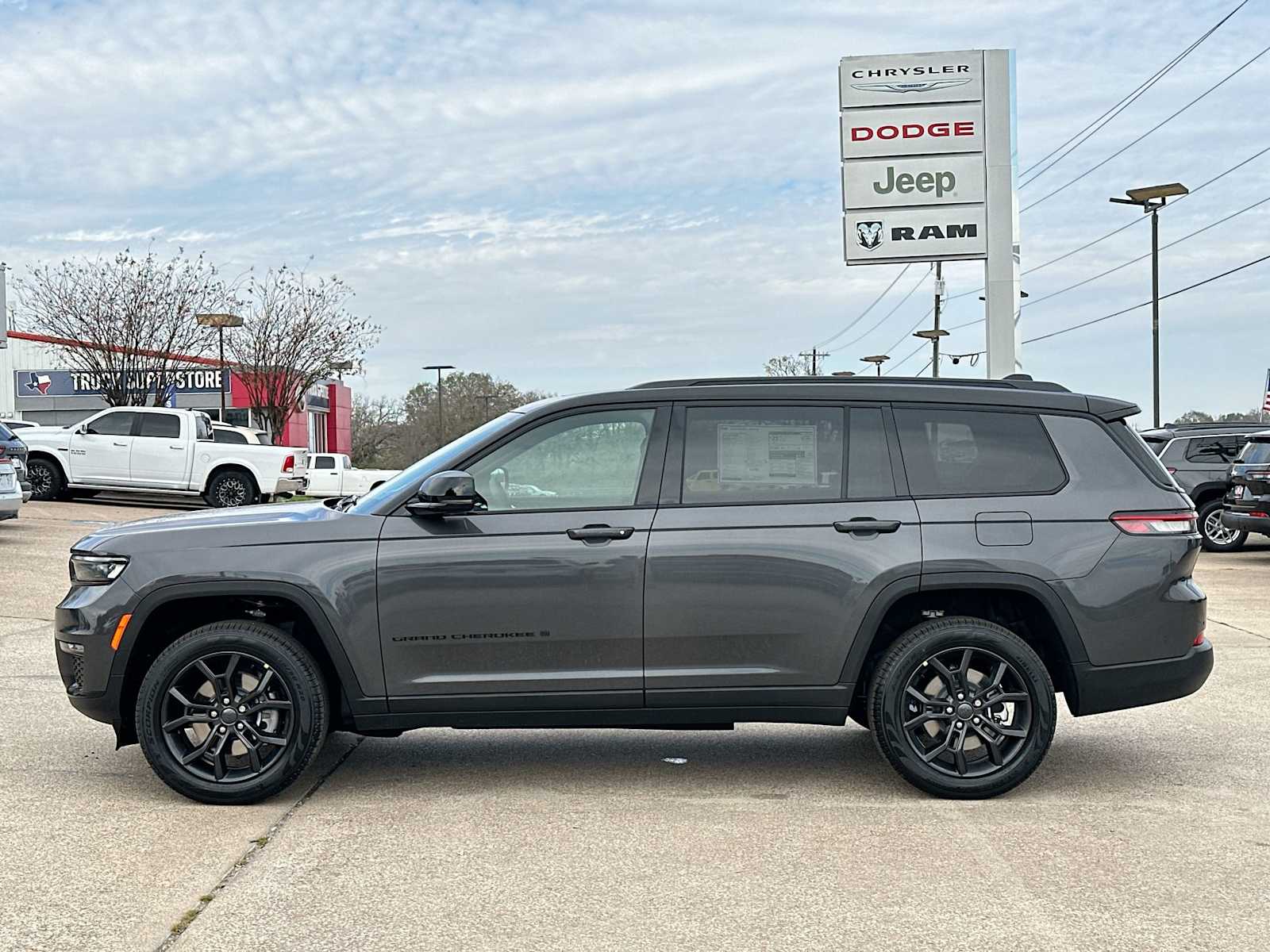 Thumbnail: 2025 Jeep Grand Cherokee - 12