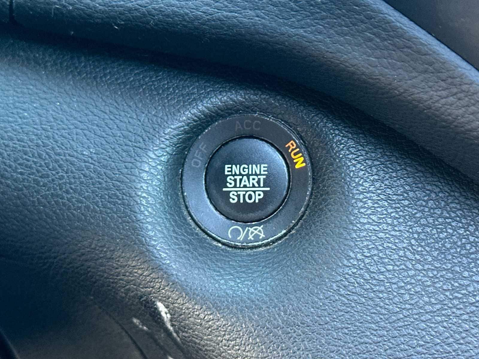 Thumbnail: 2021 Jeep Cherokee - 28