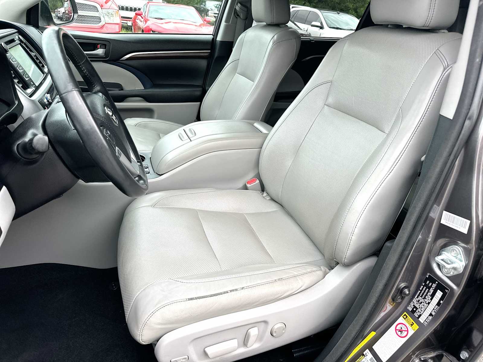 Thumbnail: 2015 Toyota Highlander - 16