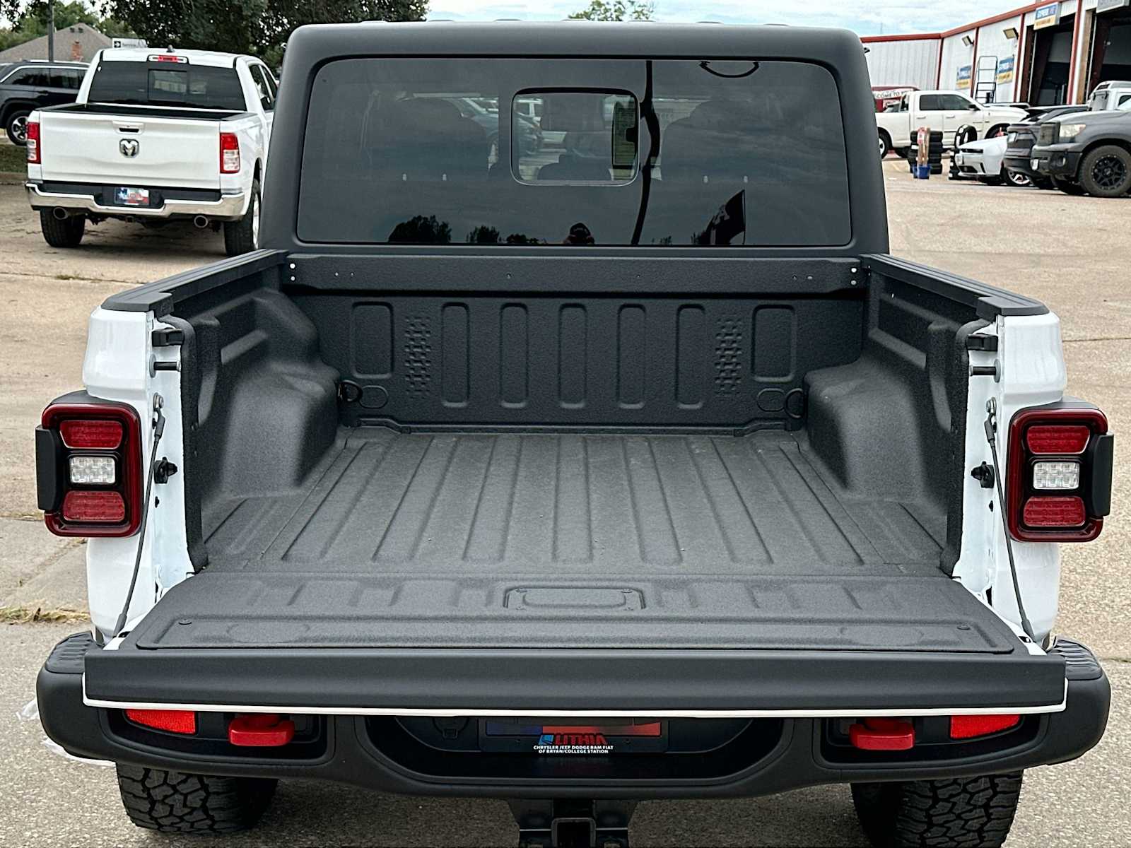 Thumbnail: 2025 Jeep Gladiator - 28