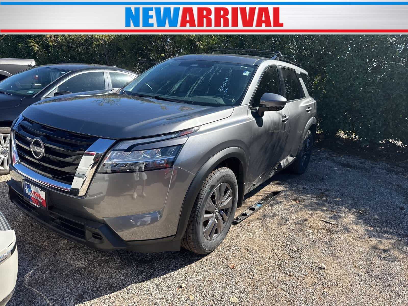 2022 Nissan Pathfinder SV's photo