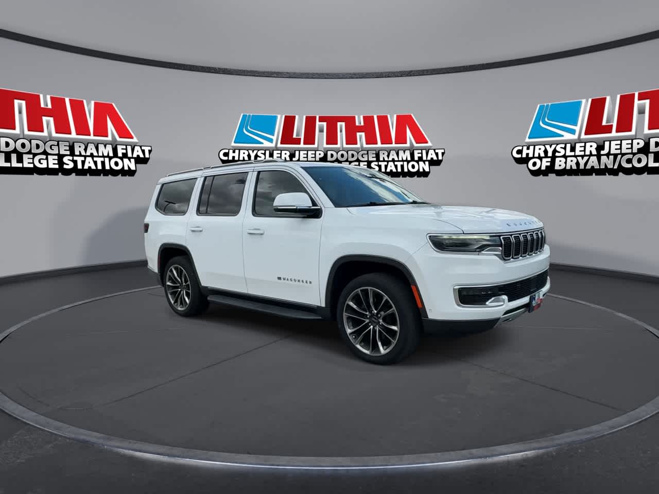 Thumbnail: 2022 Jeep Wagoneer - 2
