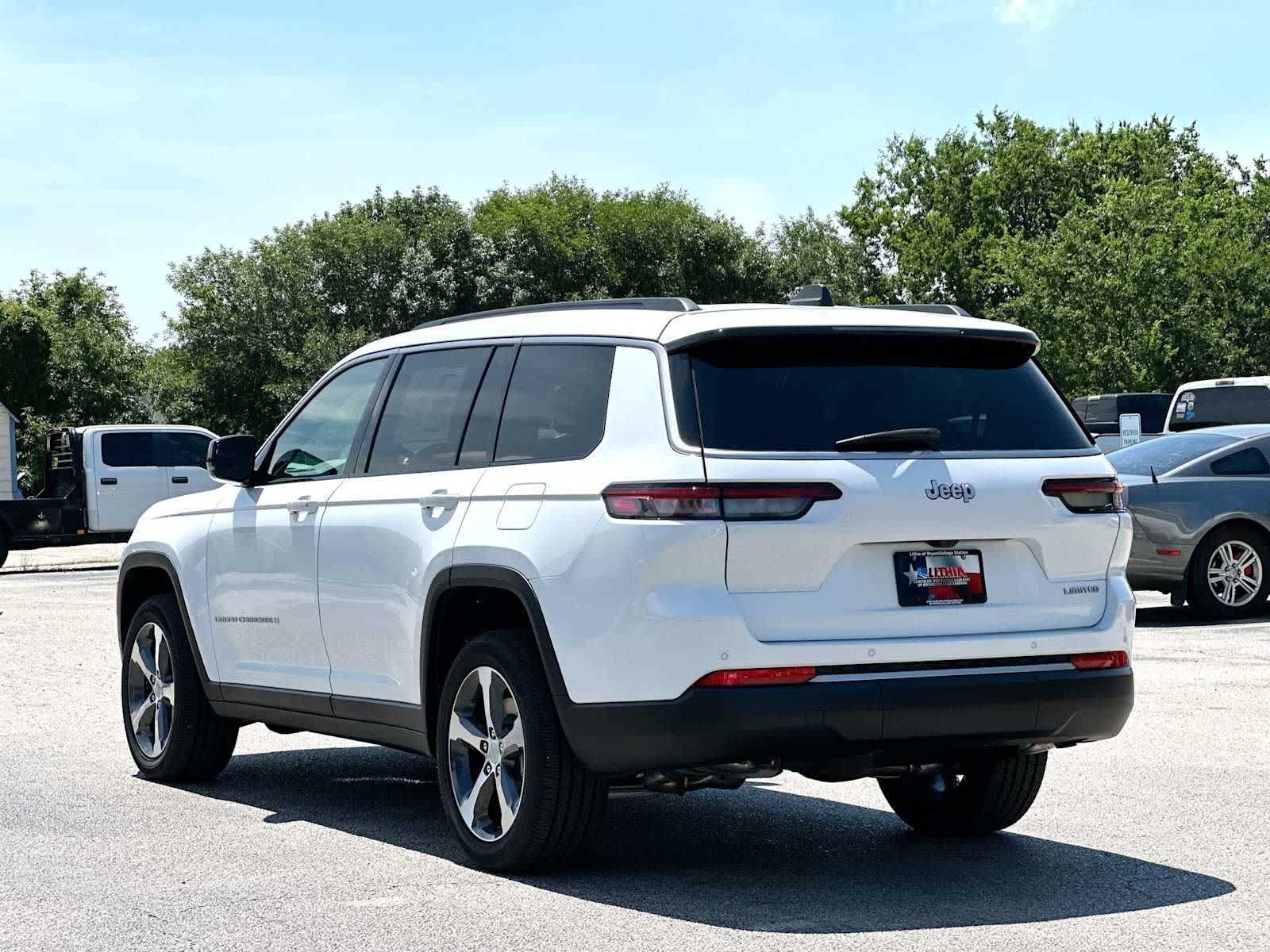 Thumbnail: 2026 Jeep Grand Cherokee - 13