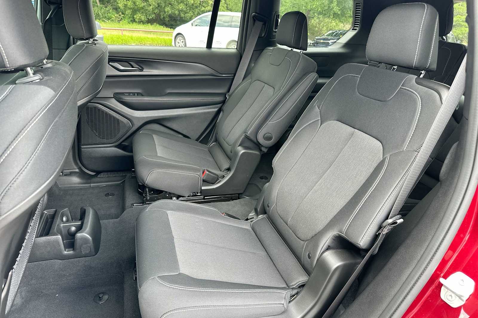 2024 Jeep Grand Cherokee L Laredo 23