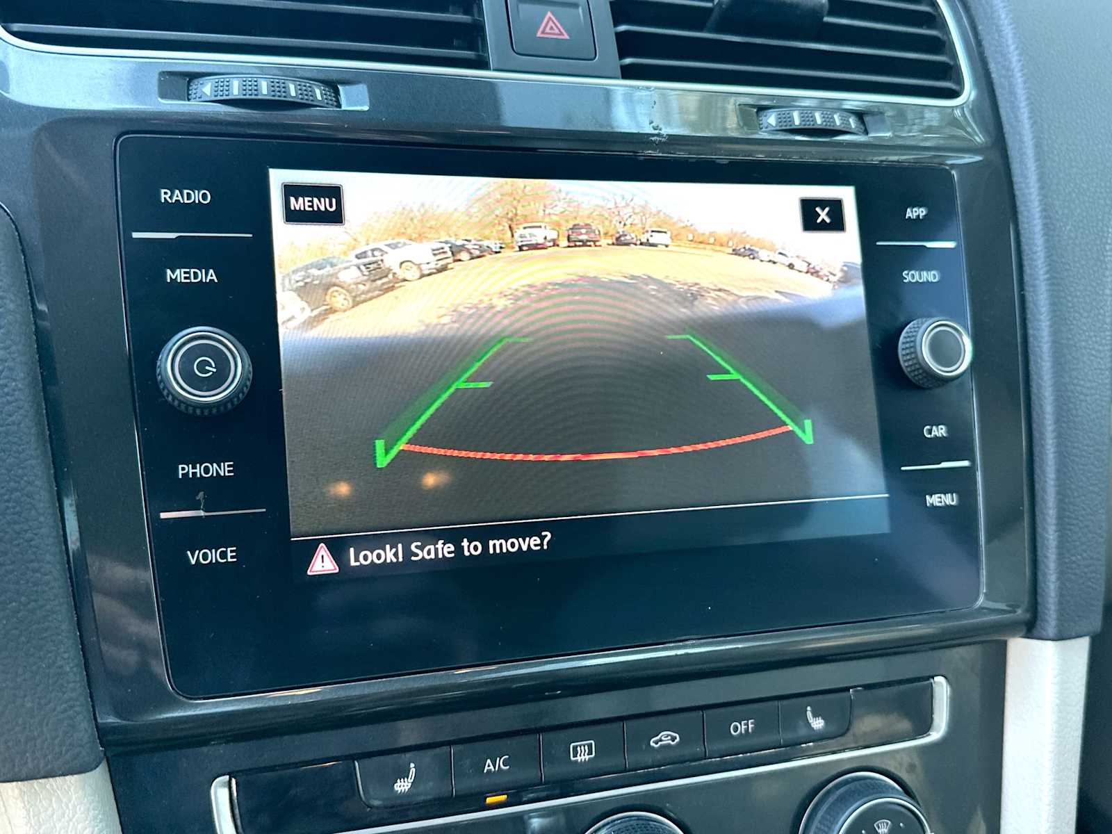 Thumbnail: 2019 Volkswagen Golf - 20