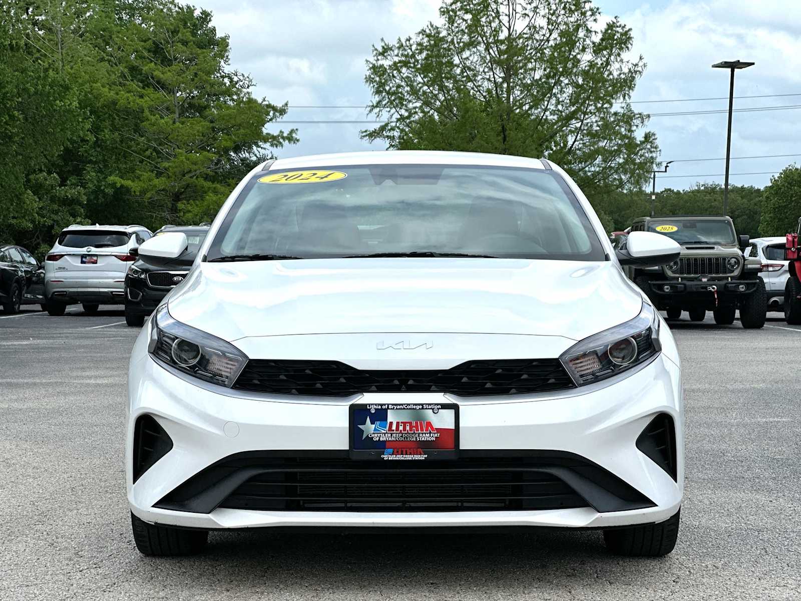 Thumbnail: 2024 Kia Forte - 10