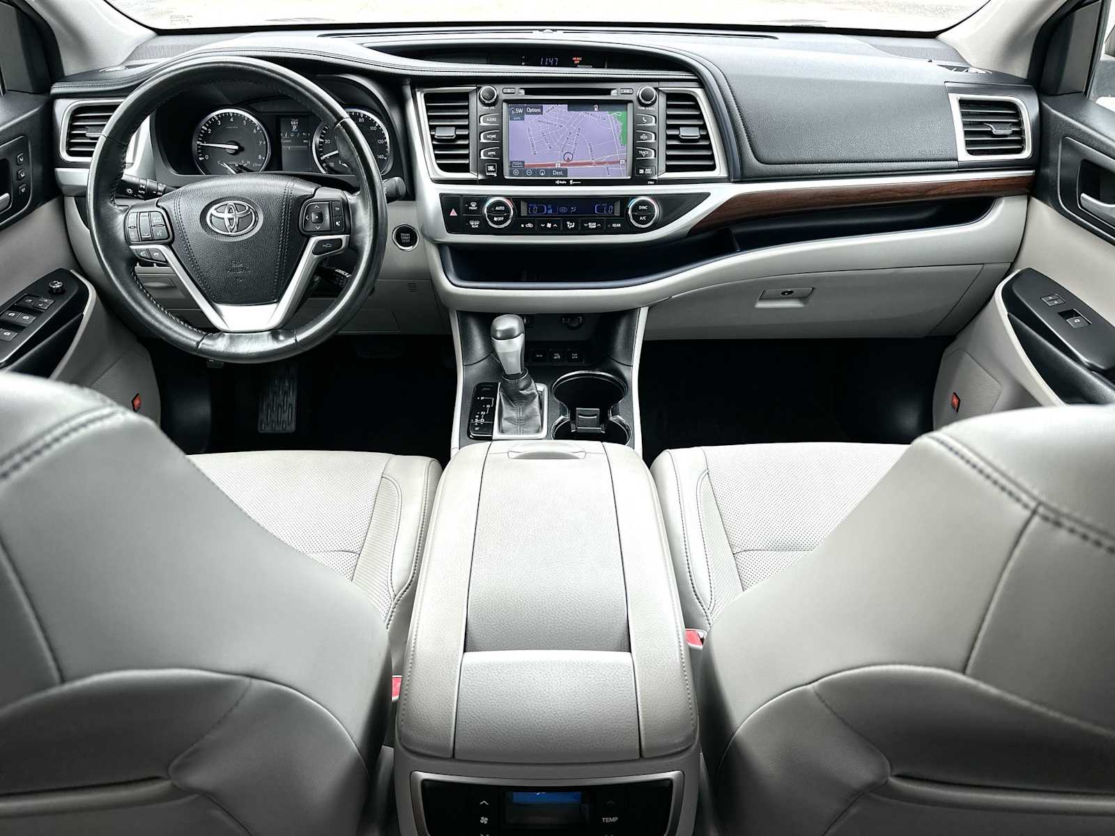 Thumbnail: 2015 Toyota Highlander - 24