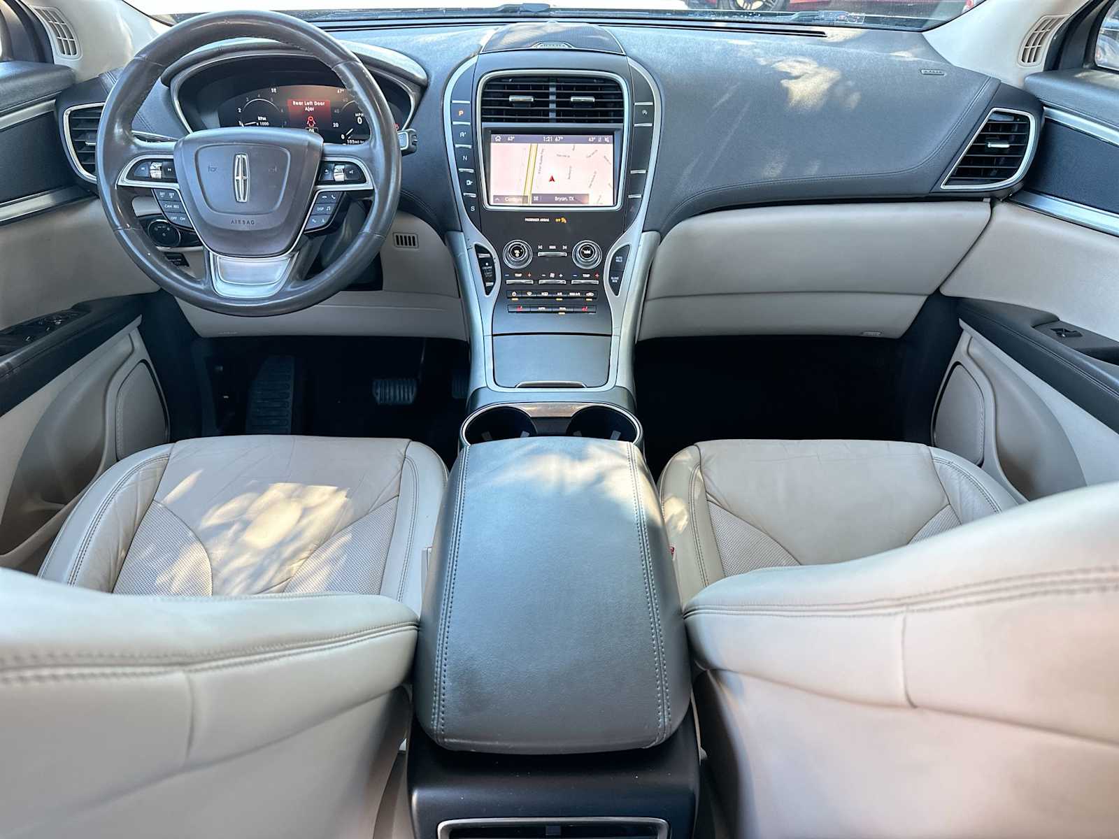 Thumbnail: 2020 Lincoln Nautilus - 25