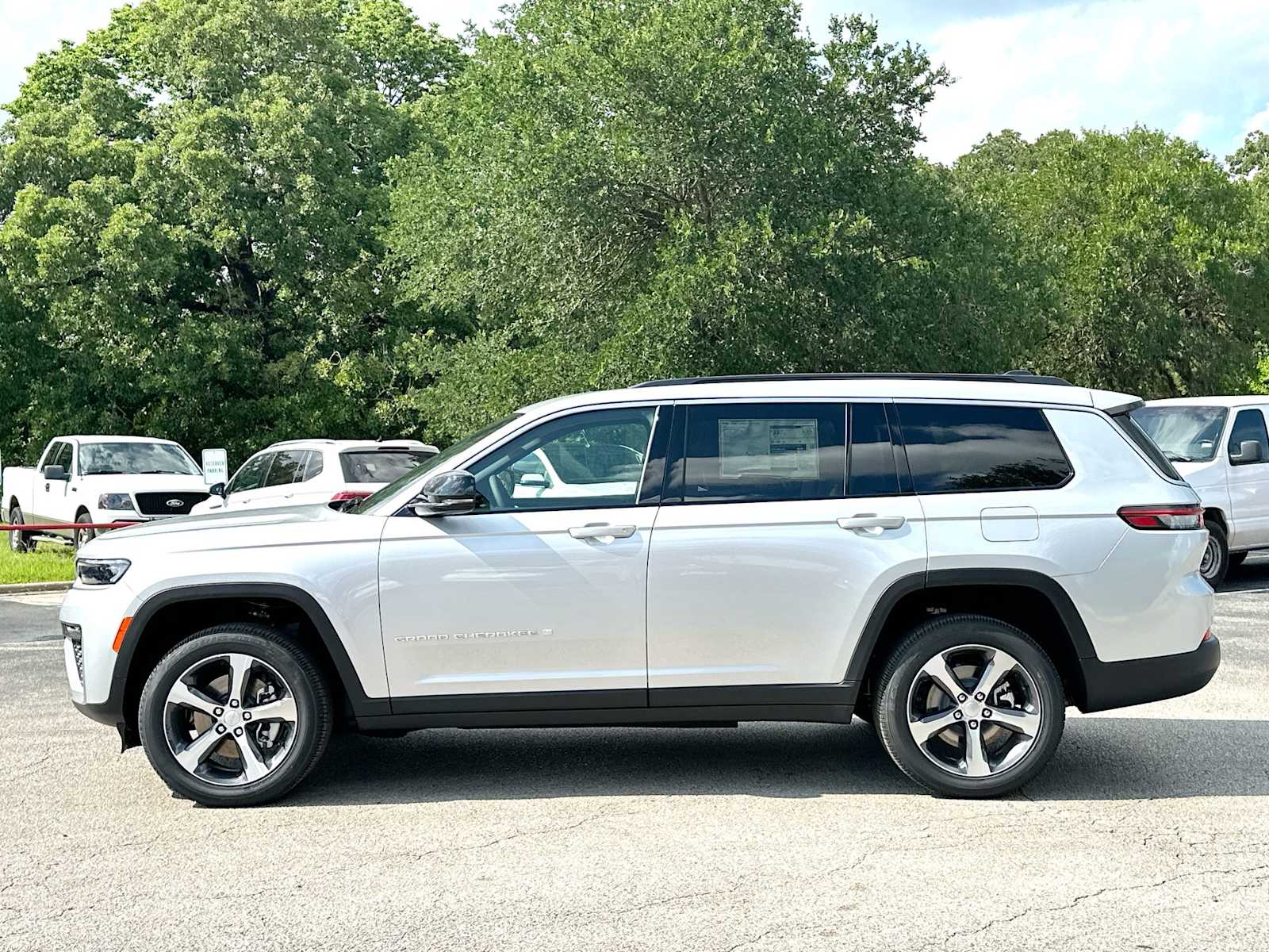 Thumbnail: 2026 Jeep Grand Cherokee - 12