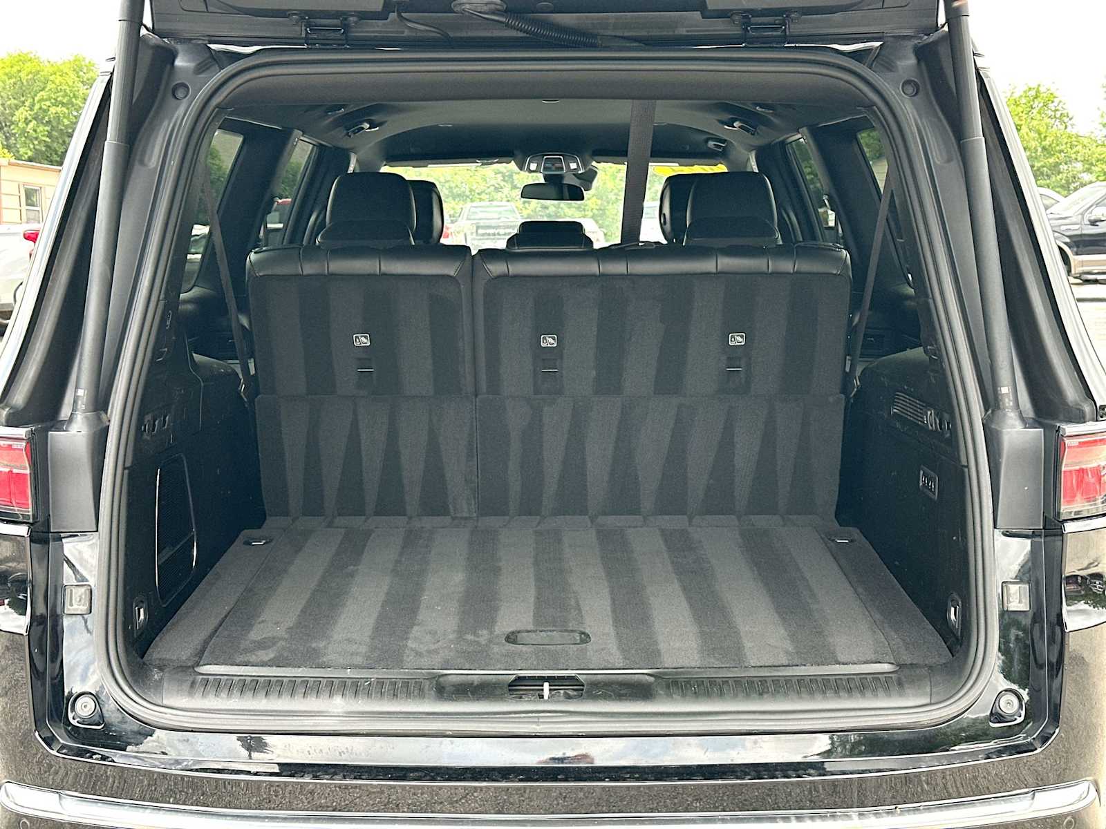 Thumbnail: 2024 Jeep Wagoneer - 28