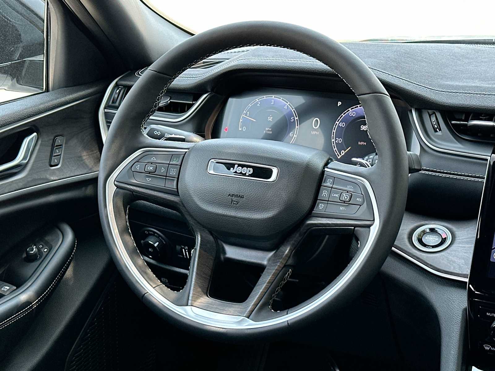 Thumbnail: 2025 Jeep Grand Cherokee - 27