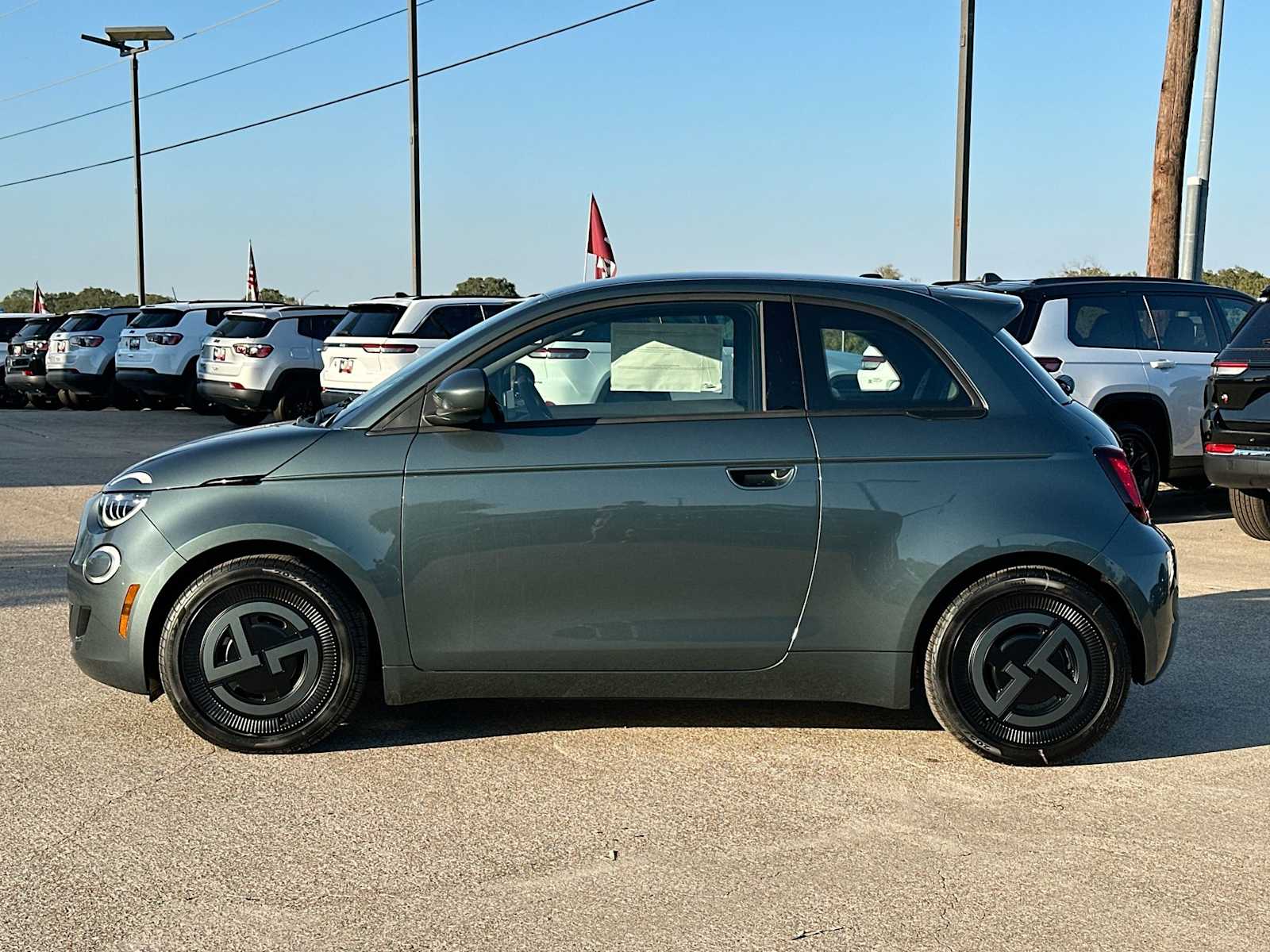 Thumbnail: 2025 Fiat 500e - 12