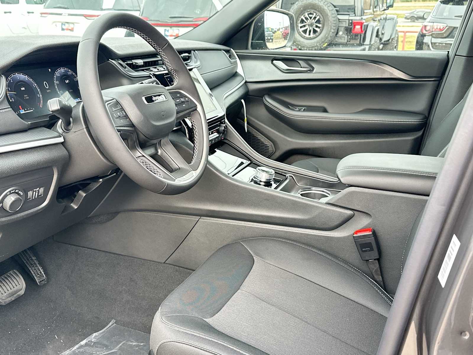 Thumbnail: 2025 Jeep Grand Cherokee - 18