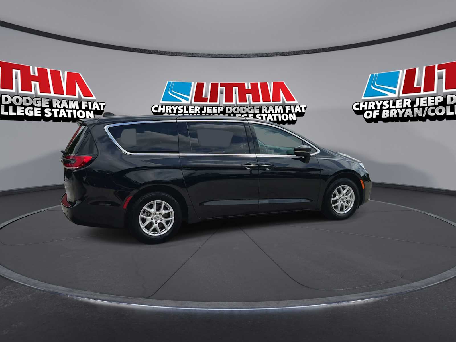 Thumbnail: 2023 Chrysler Pacifica - 8