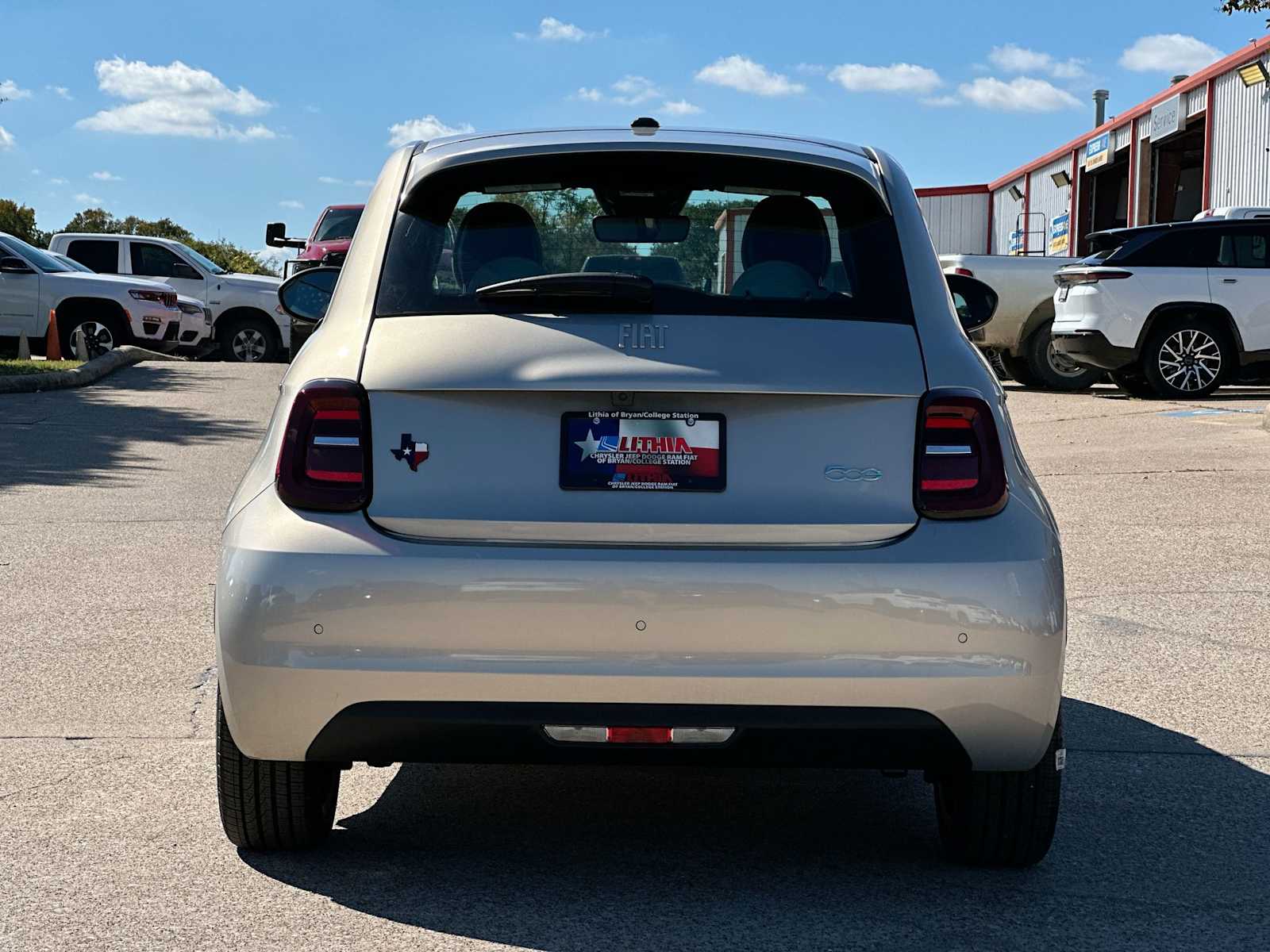 Thumbnail: 2025 Fiat 500e - 14