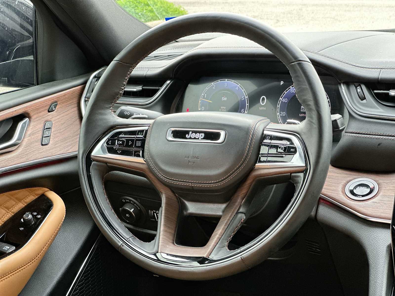 Thumbnail: 2024 Jeep Grand Cherokee - 27