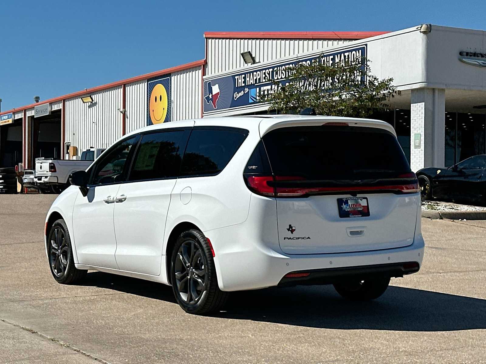 Thumbnail: 2026 Chrysler Pacifica - 13