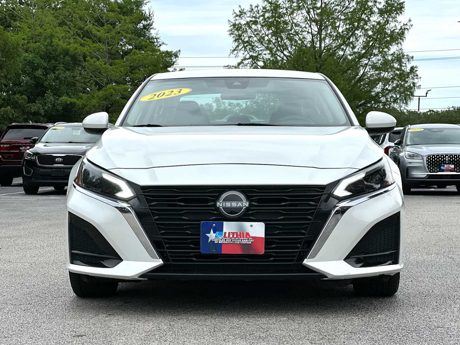 Thumbnail: 2023 Nissan Altima - 10