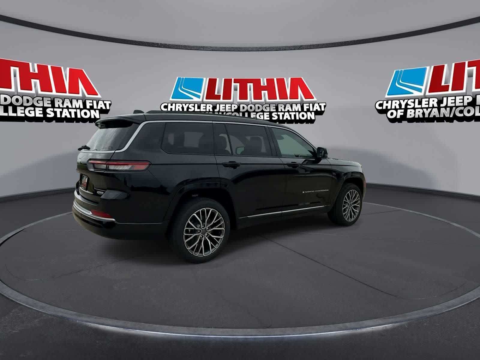 Thumbnail: 2026 Jeep Grand Cherokee - 8