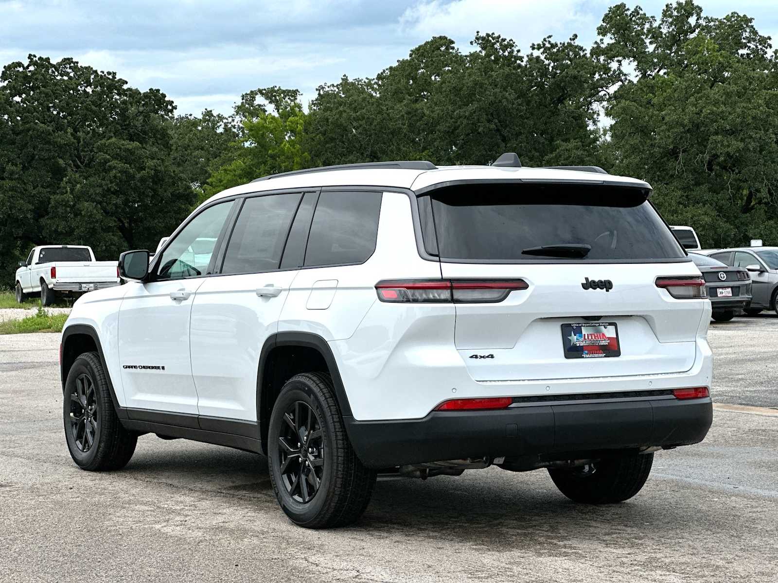 Thumbnail: 2026 Jeep Grand Cherokee - 13