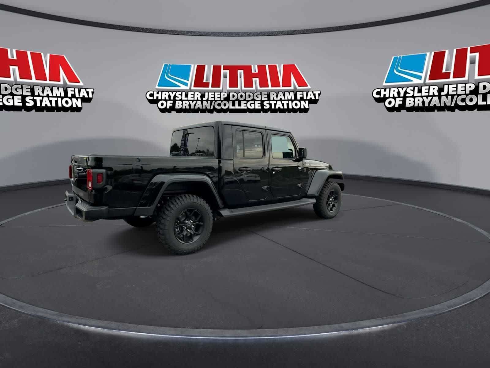 Thumbnail: 2026 Jeep Gladiator - 8