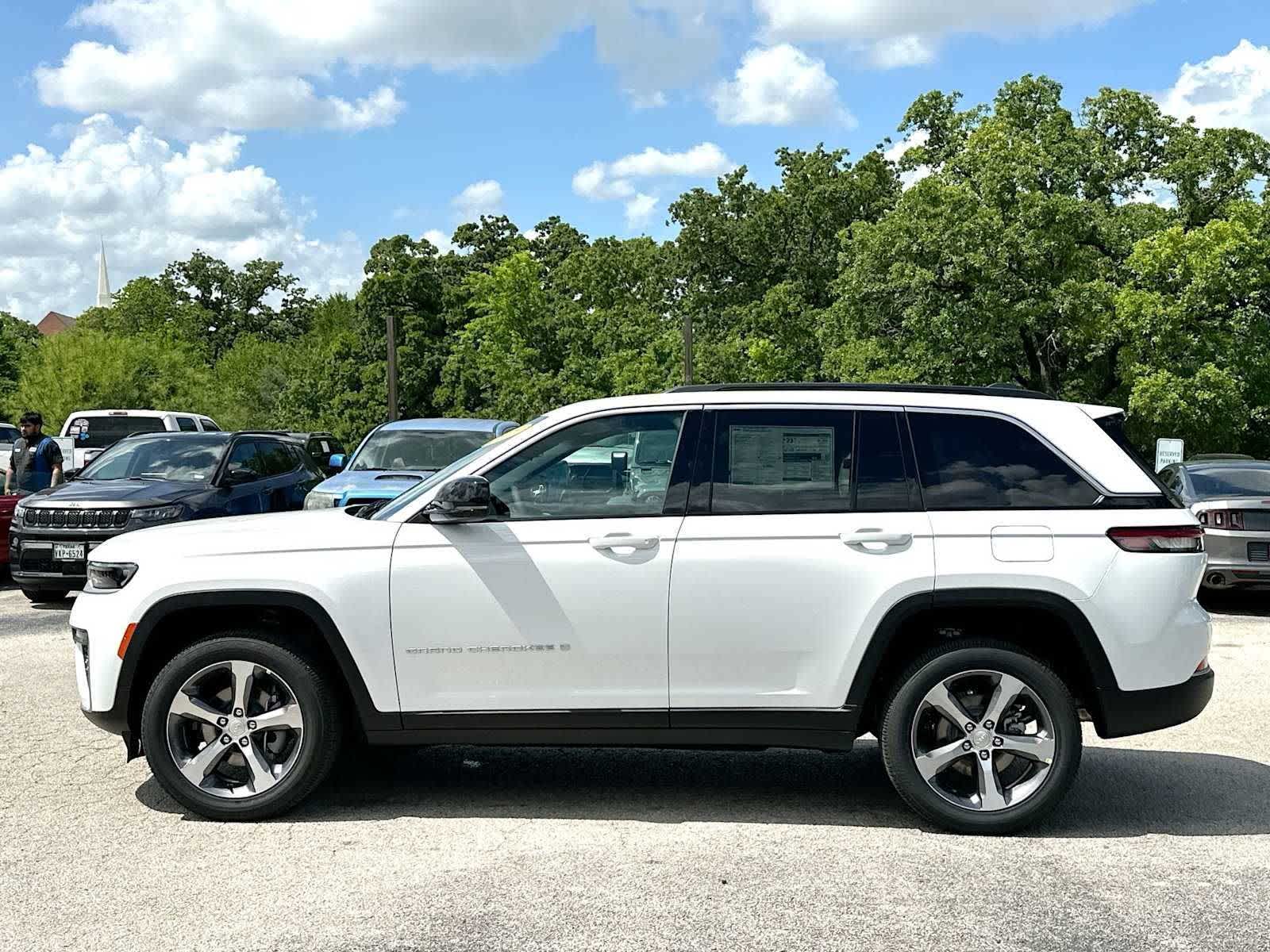 Thumbnail: 2026 Jeep Grand Cherokee - 12