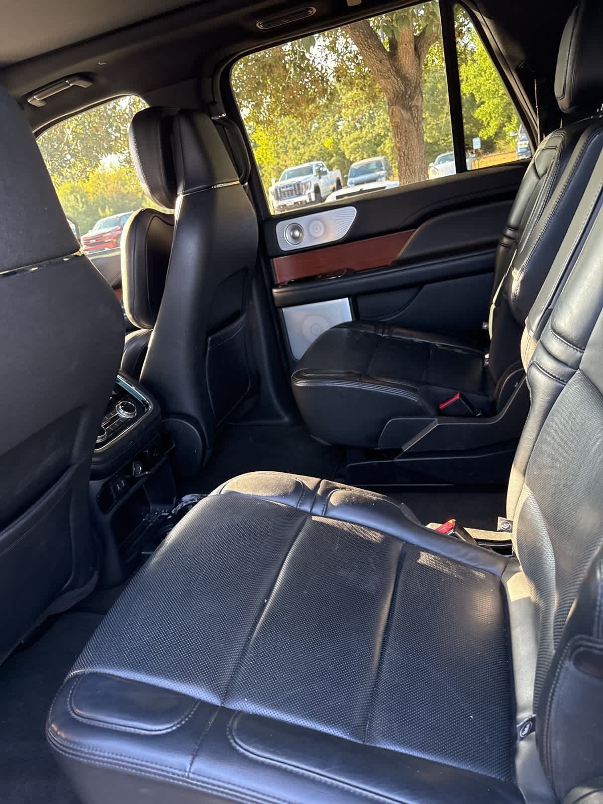 Thumbnail: 2020 Lincoln Navigator L - 2