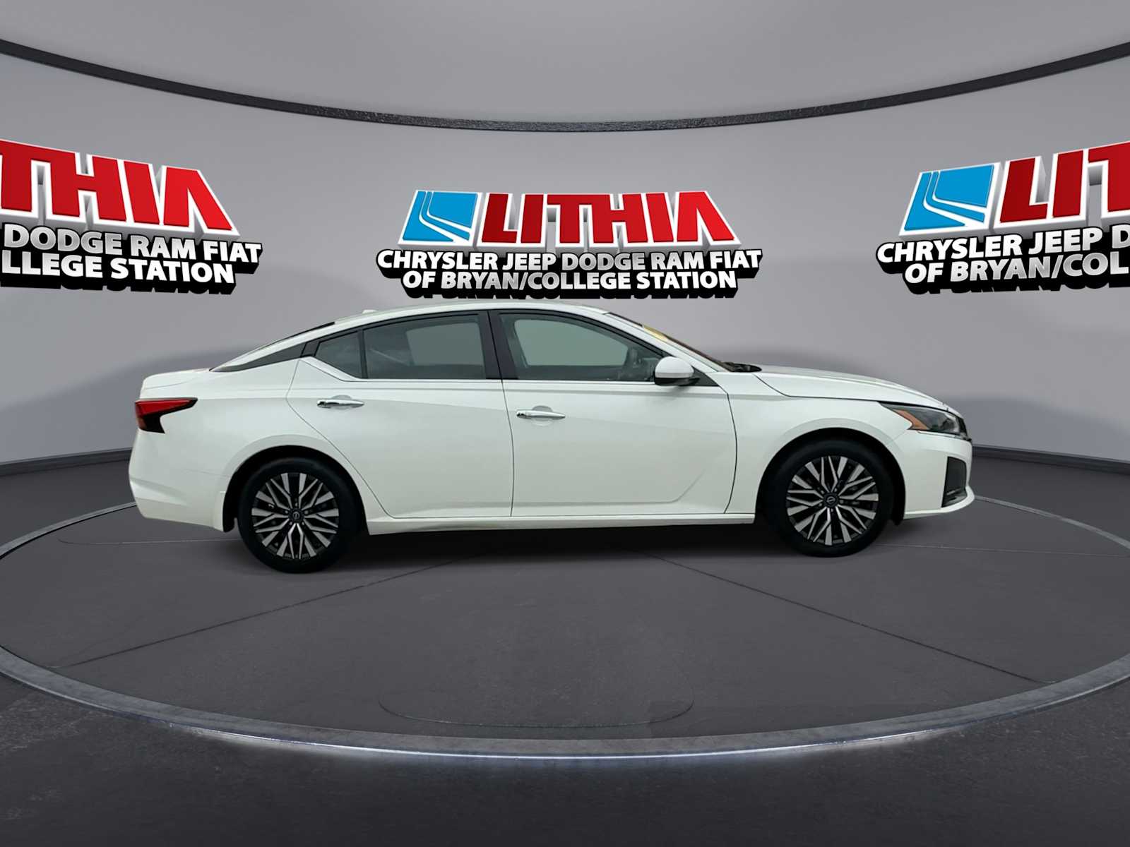 Thumbnail: 2023 Nissan Altima - 9