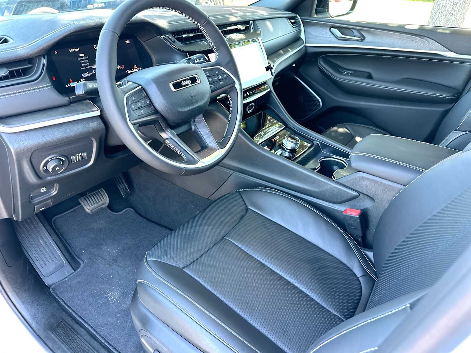 Thumbnail: 2026 Jeep Grand Cherokee - 18