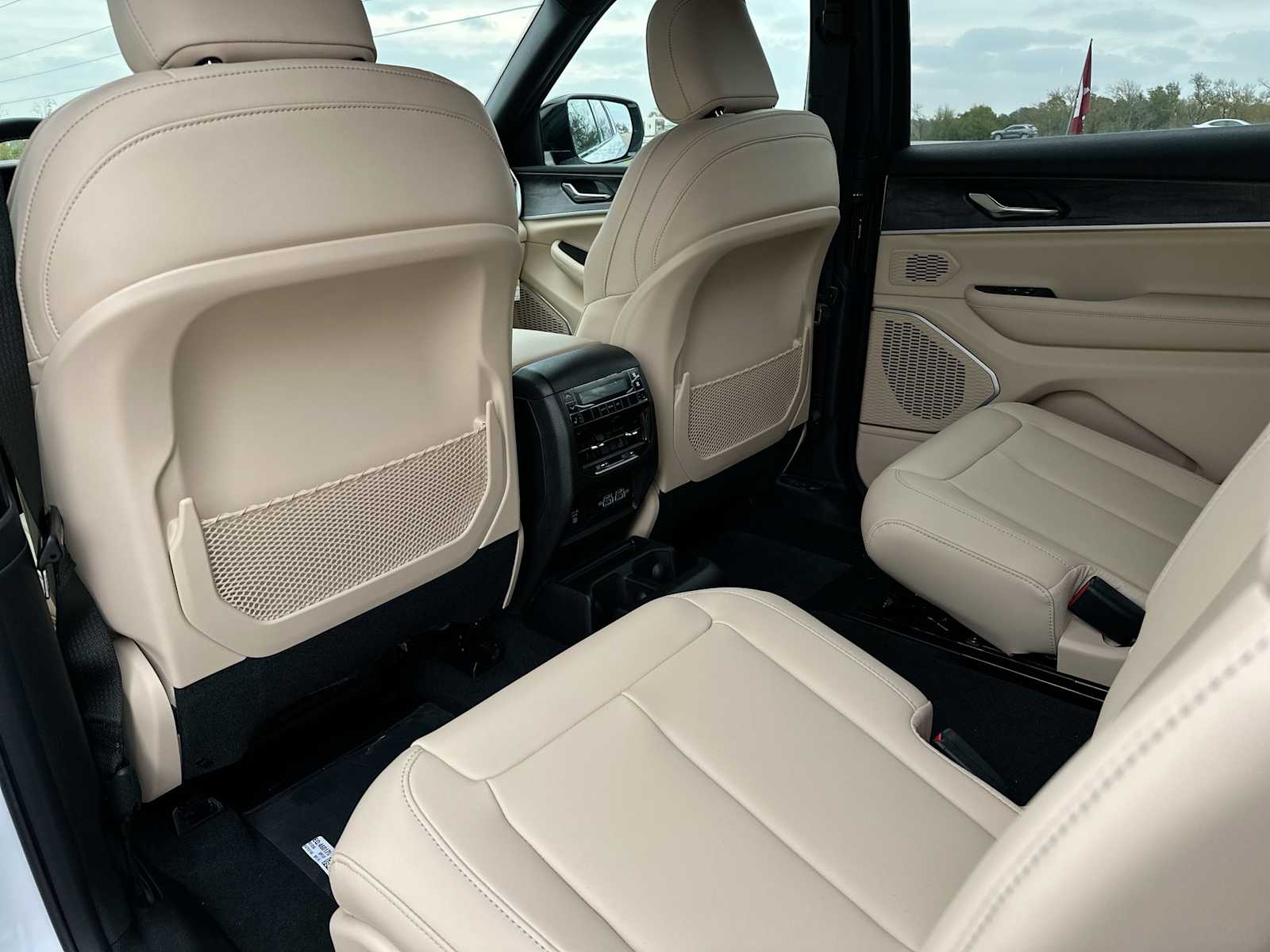 Thumbnail: 2025 Jeep Grand Cherokee - 24