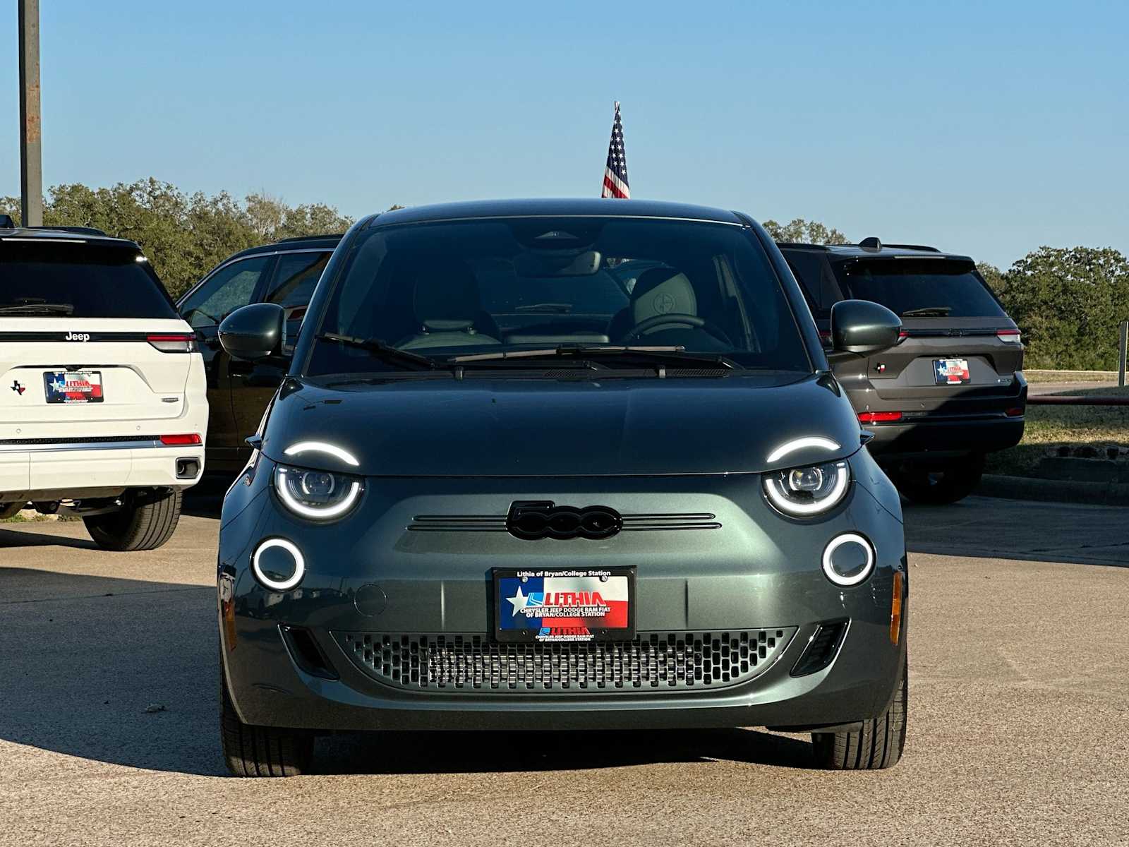 Thumbnail: 2025 Fiat 500e - 10