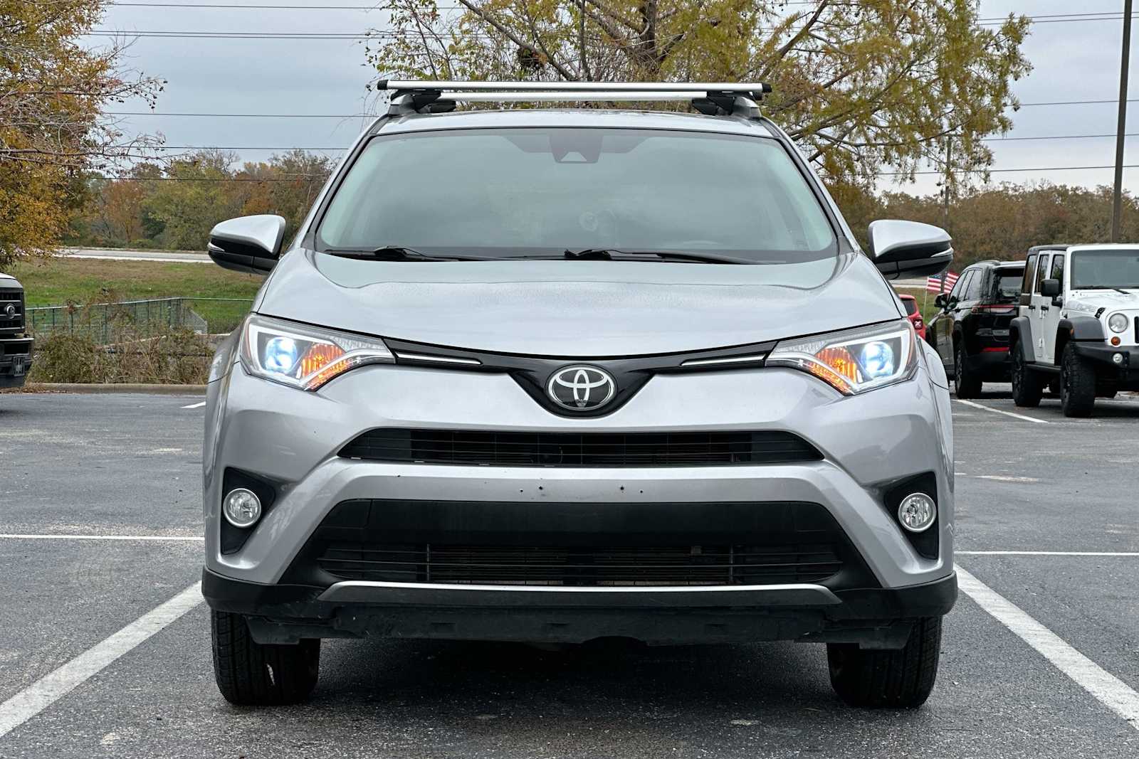 Thumbnail: 2018 Toyota RAV4 - 10