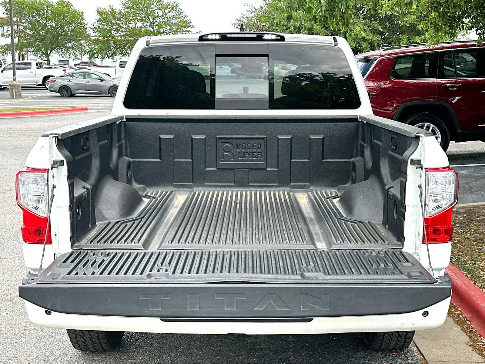Thumbnail: 2022 Nissan Titan - 28