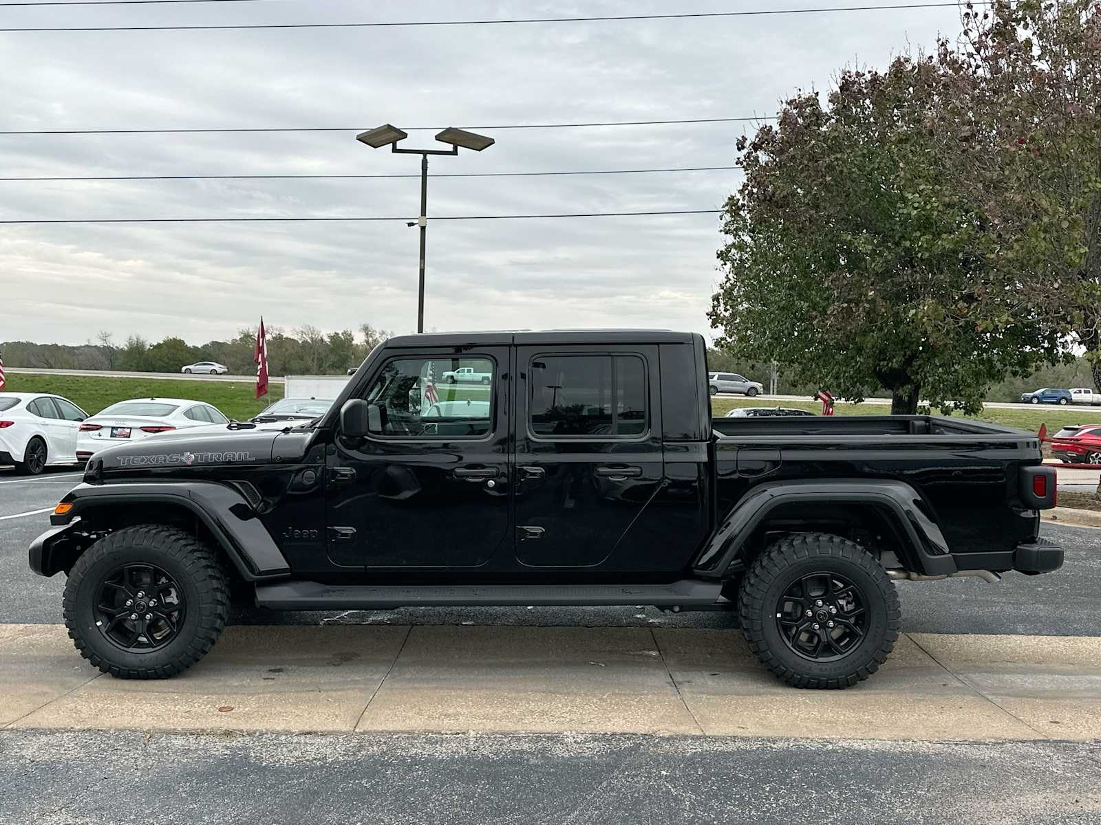 Thumbnail: 2026 Jeep Gladiator - 12