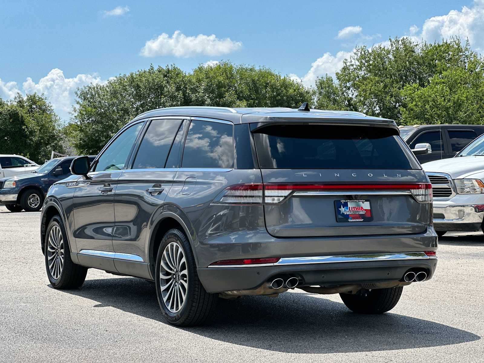 Thumbnail: 2021 Lincoln Aviator - 13